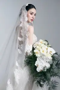 Model Huong Lien's Affectionate Wedding Photoshoot with Husband | Sweet Moments Revealed - image 5