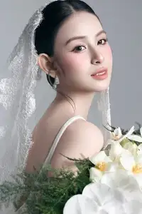 Model Huong Lien's Affectionate Wedding Photoshoot with Husband | Sweet Moments Revealed - image 1