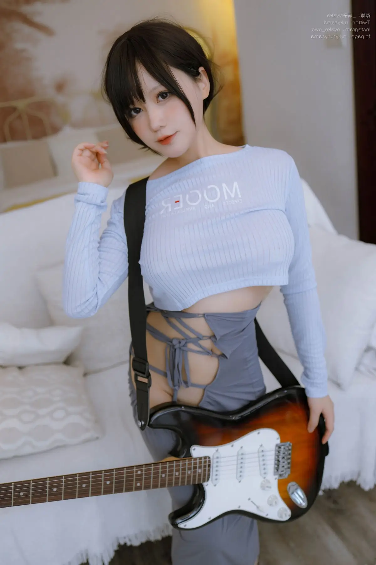 Coser Nyako: Discover the Alluring Guitar Girl Dress (72P - 1V)