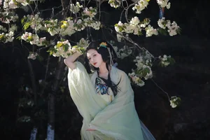 Urban Elegance: Art Language Vol.4276 Featuring Wu Sui in Blue - image 2