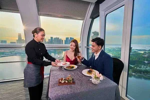 Top 7 Unforgettable Nightlife Experiences in Singapore for International Travelers - image 3
