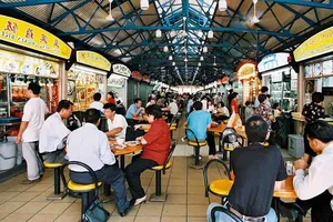 Top 7 Unforgettable Nightlife Experiences in Singapore for International Travelers - image 1