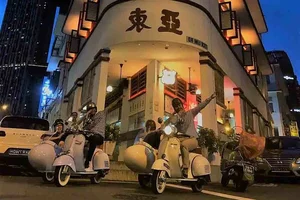 Top 7 Unforgettable Nightlife Experiences in Singapore for International Travelers - image 0
