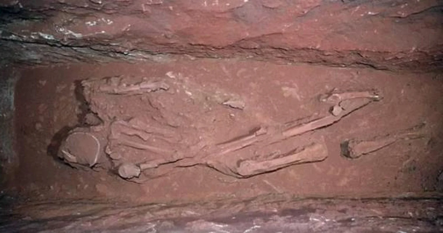 Archaeological Breakthrough: 2,000-Year-Old Tomb Reveals Artifact Resembling the 'Holy Grail'