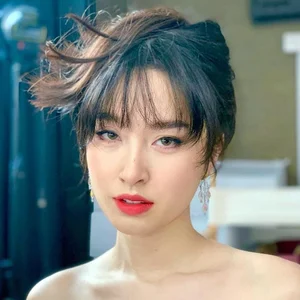 Thai Influencer Turns Heads in Vietnam: U40 Star Looks Like a Living Doll in Candid Shots - image 9
