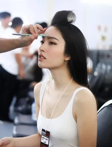 Thai Influencer Turns Heads in Vietnam: U40 Star Looks Like a Living Doll in Candid Shots - image 8
