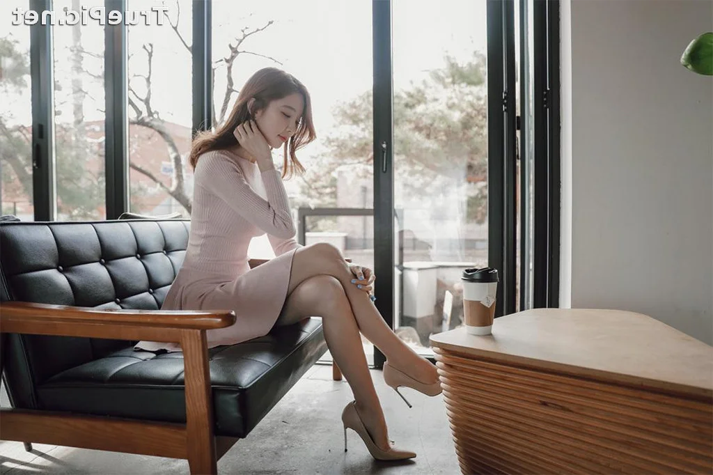 Park Soo Yeon Fashion Photography: Capturing the Essence of Korean Elegance