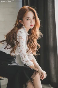 Park Soo Yeon Fashion Photography: Capturing the Essence of Korean Elegance - image 50