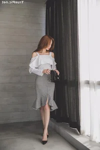 Park Soo Yeon Fashion Photography: Capturing the Essence of Korean Elegance - image 31