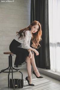 Park Soo Yeon Fashion Photography: Capturing the Essence of Korean Elegance - image 11