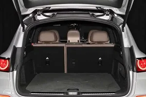 Mercedes-Benz GLC L EV 2026 Debuts with Impressive 700km Range - image 0