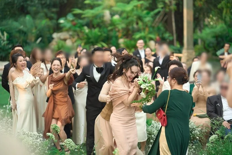 Ho Quynh Huong’s Elegant Ao Dai Fitting for Her Special Day: Traditional Bridal Inspiration