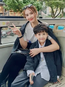 Inside the Luxurious Mansion of Showbiz's Wealthiest Single Mother - image 4
