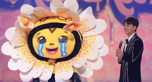 The Masked Singer Vietnam: Quang Dung's Iconic Performance and the Mystery of the Funny Character - image 8