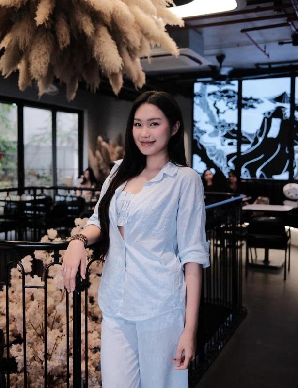 Stunning Vietnamese WAGs Turn Heads During Glamorous Cafe Hangout