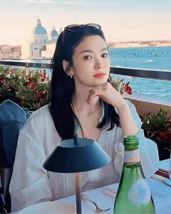 Timeless Elegance: The Undefeated Beauty of a 43-Year-Old Korean Icon - image 2