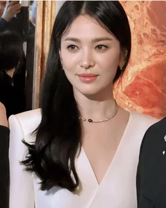 Timeless Elegance: The Undefeated Beauty of a 43-Year-Old Korean Icon - image 0