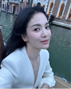 Timeless Elegance: The Undefeated Beauty of a 43-Year-Old Korean Icon - image 8
