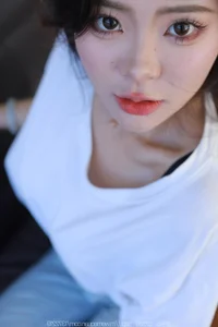 IESS Tutu Collection: Classic White T-Shirt and Denim Fashion Aesthetics - image 10