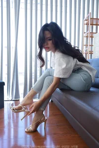 IESS Tutu Collection: Classic White T-Shirt and Denim Fashion Aesthetics - image 47