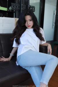 IESS Tutu Collection: Classic White T-Shirt and Denim Fashion Aesthetics - image 2