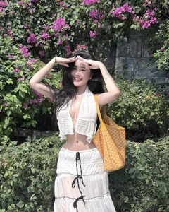 Võ Ngọc Trân Sets Social Media Ablaze with Stunning Beach Fashion - image 4