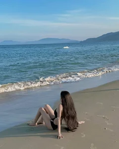 Võ Ngọc Trân Sets Social Media Ablaze with Stunning Beach Fashion - image 5