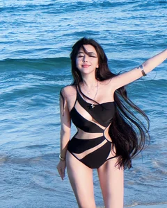 Võ Ngọc Trân Sets Social Media Ablaze with Stunning Beach Fashion - image 1