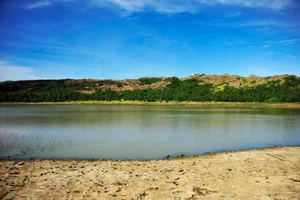 Thoi Loi Lake: The Stunning Freshwater Jewel atop Ly Son's Volcano - image 1