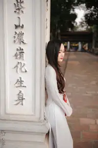 Graceful Vietnamese Girl in White Ao Dai, Radiant Smile at Ancient Site 1000026917 - image 1