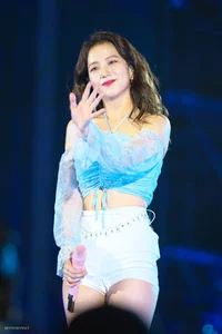 Điểm Danh Top Idol Nữ Kpop Với Body 'Siêu Thực': Ai Là Thánh Body Gen 4? - image 2
