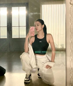 Điểm Danh Top Idol Nữ Kpop Với Body 'Siêu Thực': Ai Là Thánh Body Gen 4? - image 3