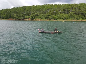 Giant Fish Hunting Adventure with Young Anglers in Pleiku Mountain City - image 3