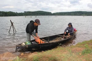 Giant Fish Hunting Adventure with Young Anglers in Pleiku Mountain City - image 2