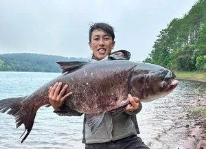 Giant Fish Hunting Adventure with Young Anglers in Pleiku Mountain City - image 4