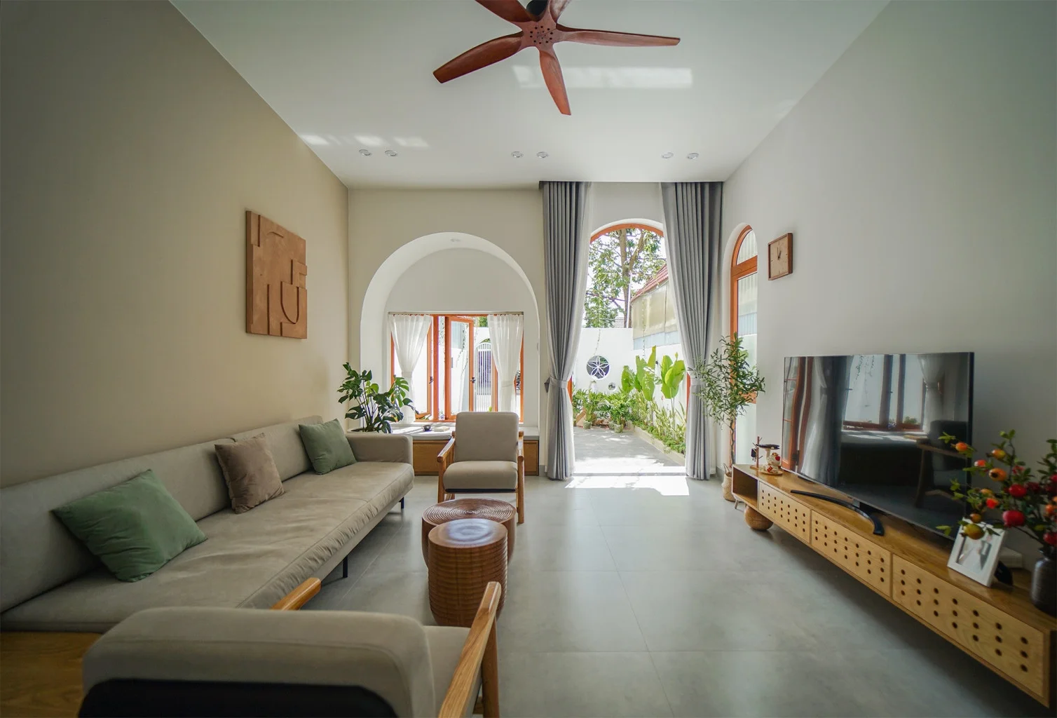 Thảo Nguyên House: A Stunning 2-Story Home with Elegant Curves in Kon Tum