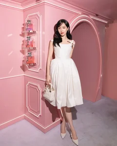 Gen Z Goddess Enters Peak Beauty Era with Explosive Visuals and Style - image 4