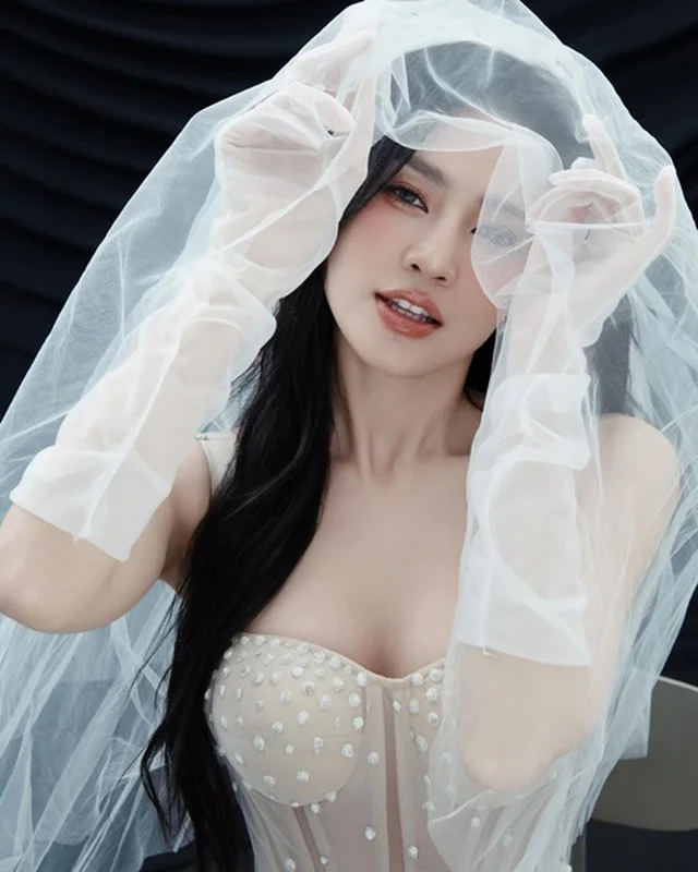 Ninh Dương Lan Ngọc Radiates Elegance in Breathtaking Wedding Gown Gallery: A Vision of Bridal Perfection