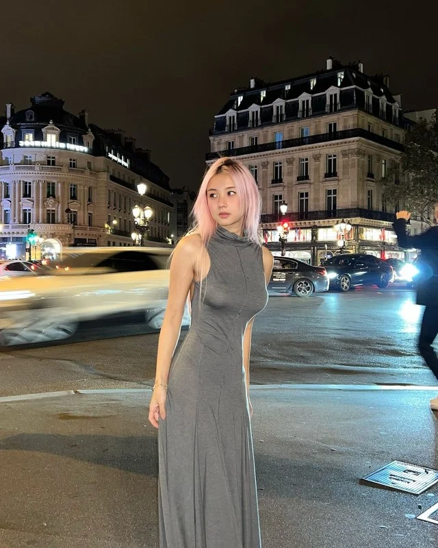 Vietnamese Streamer Surpasses 1 Million Fans with Captivating Style and Content