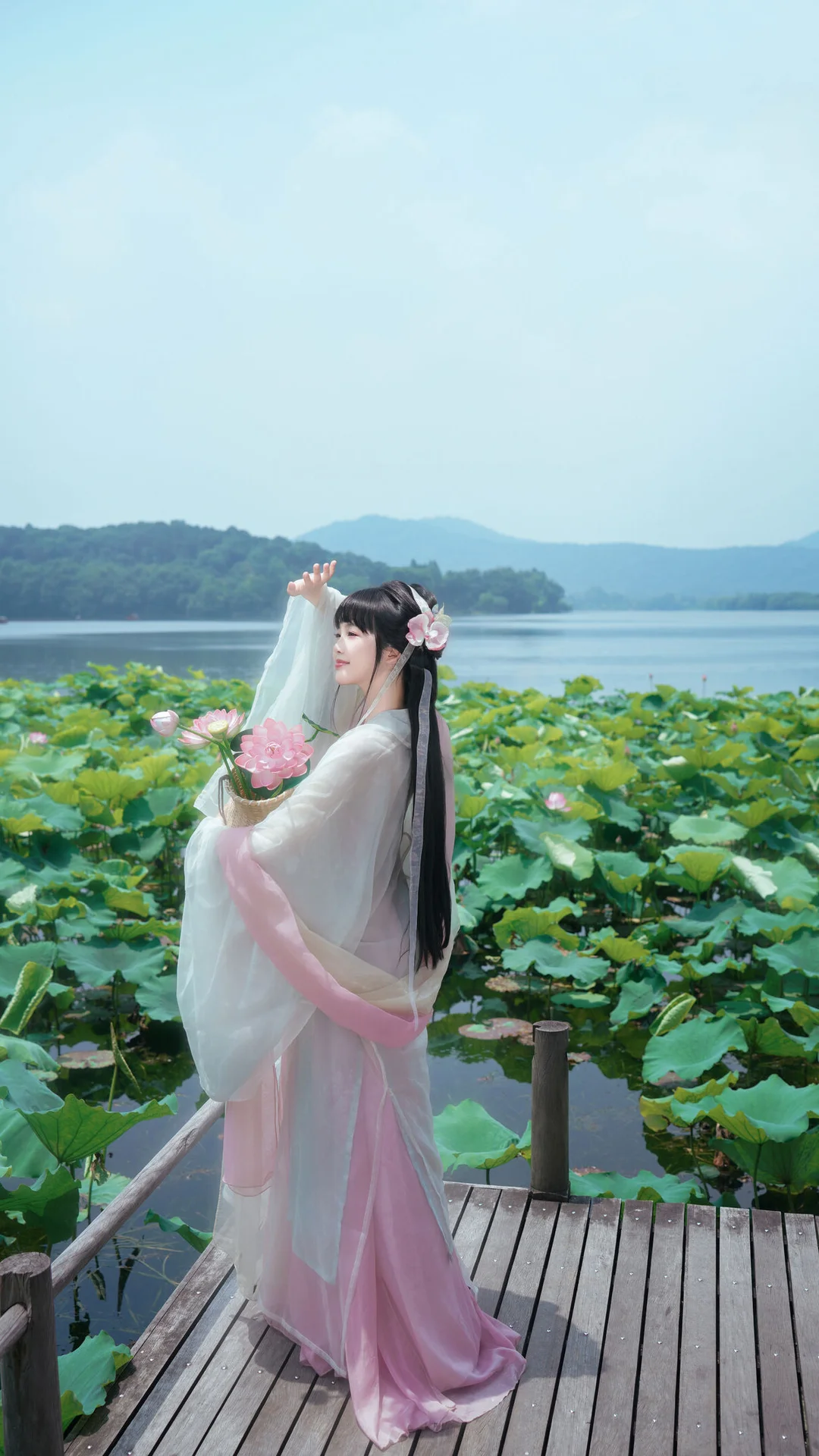 The Timeless Elegance of Yu Kimi in YiTuYu Art Language Vol.7561: A Visual Journey of Sophistication