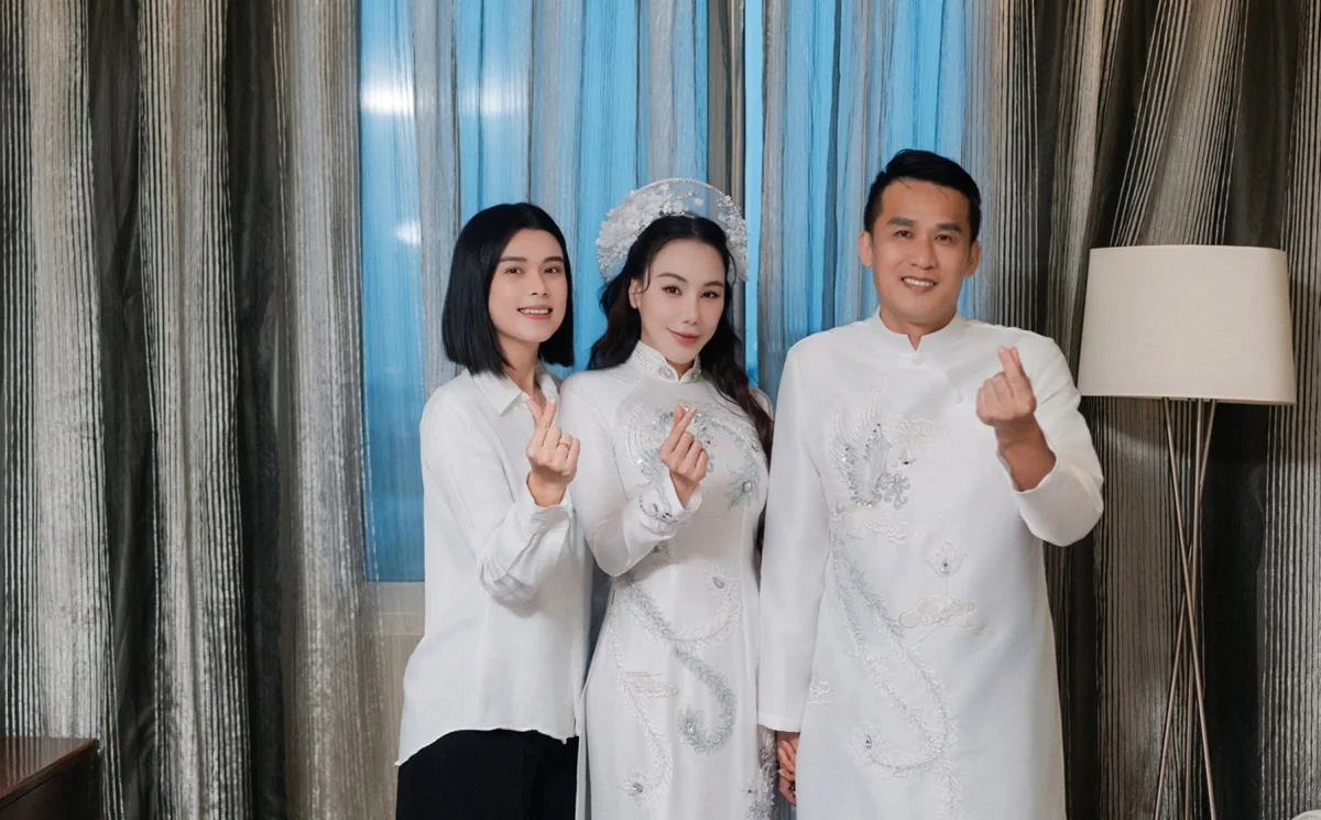 Vietnamese Singer Hồ Quỳnh Hương Showcases Elegant Traditional Wedding Ao Dai Collection