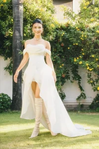 Kim Tuyen's Timeless Elegance: How the U40 Star Continues to Dominate the Fashion Scene - image 4