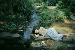 The Art of Summer: Long Xing Er’s Ethereal Portrait Series - image 22