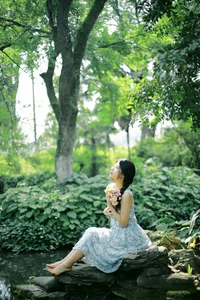 The Art of Summer: Long Xing Er’s Ethereal Portrait Series - image 4