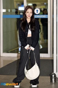 Park Min Young and 'Marry My Husband' Cast Enjoy Reward Trip to Vietnam - image 11