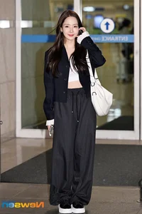 Park Min Young and 'Marry My Husband' Cast Enjoy Reward Trip to Vietnam - image 6