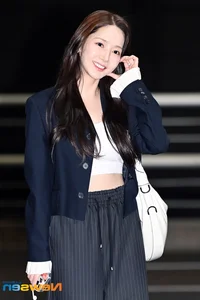 Park Min Young and 'Marry My Husband' Cast Enjoy Reward Trip to Vietnam - image 9