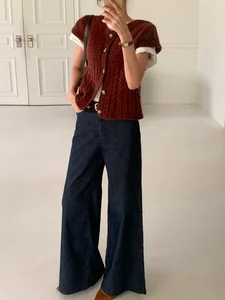 5 Chic and Warm Spring Outfit Ideas for 2026: Minimalist Fashion Inspiration for Sunny Days and Festive Celebrations - image 10