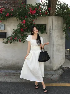 5 Chic and Warm Spring Outfit Ideas for 2026: Minimalist Fashion Inspiration for Sunny Days and Festive Celebrations - image 6