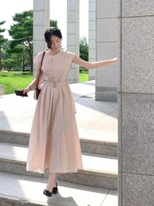 5 Chic and Warm Spring Outfit Ideas for 2026: Minimalist Fashion Inspiration for Sunny Days and Festive Celebrations - image 11